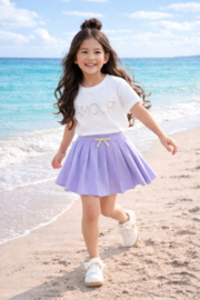 Shirtje met een goudkleurige tekst en hartjes ‘ LIEFDE'