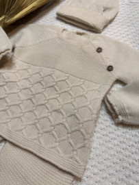 Prachtig 3-delig gebreid  setje in de kleur Natural van Mac ilusion.