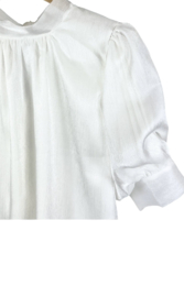 Prachtige uitgewerkte top in het offwhite.