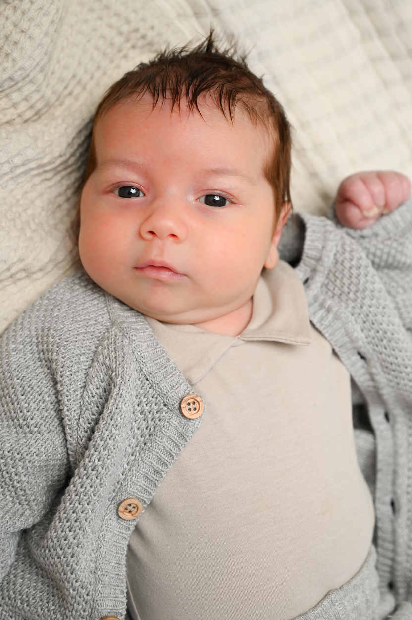 Prachtige basis romper van Klein babykleding in het zandkleur.