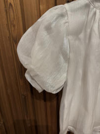 Prachtige uitgewerkte top in het offwhite.