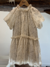 Prachtige kanten jurk van Baje de Melle.