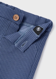 Mooi uitgewerkt broekje van Mayoral in de kleur Vintage blue.