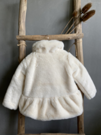 Heerlijk zacht bont jasje van Dr Kid in het offwhite.