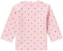 Lief Noppies shirtje in het roze met blauwe hartjes.