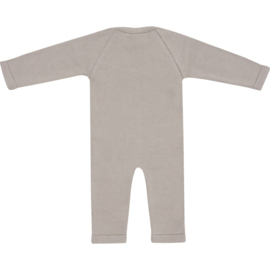 Mooi fijn gebreid boxpakje van klein in het zandkleur (pepper).