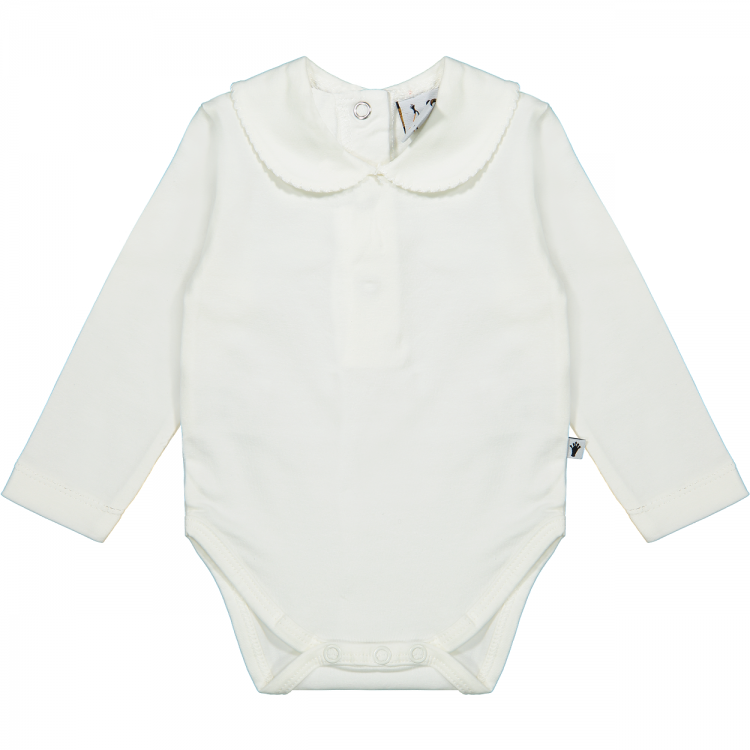 Romper met ronde kraag en lange mouw van klein baby in het offwhite.