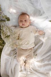 Fijn zandkleurig broekje van Levv.