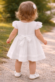 Prachtig offwhite jurkje met broderie .