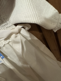 Prachtige doopjurk van Mac ilusion in het offwhite met bijpassend mutsje .