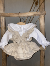 Prachtige goudkleurige bloomer met ruffle bandjes.