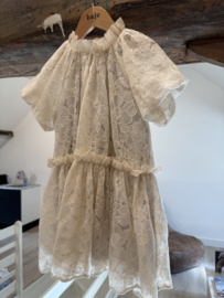 Prachtige kanten jurk van Baje de Melle.