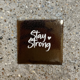 Tegeltje goud "Stay strong"
