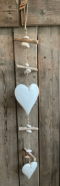 Hanger hartjes drijfhout
