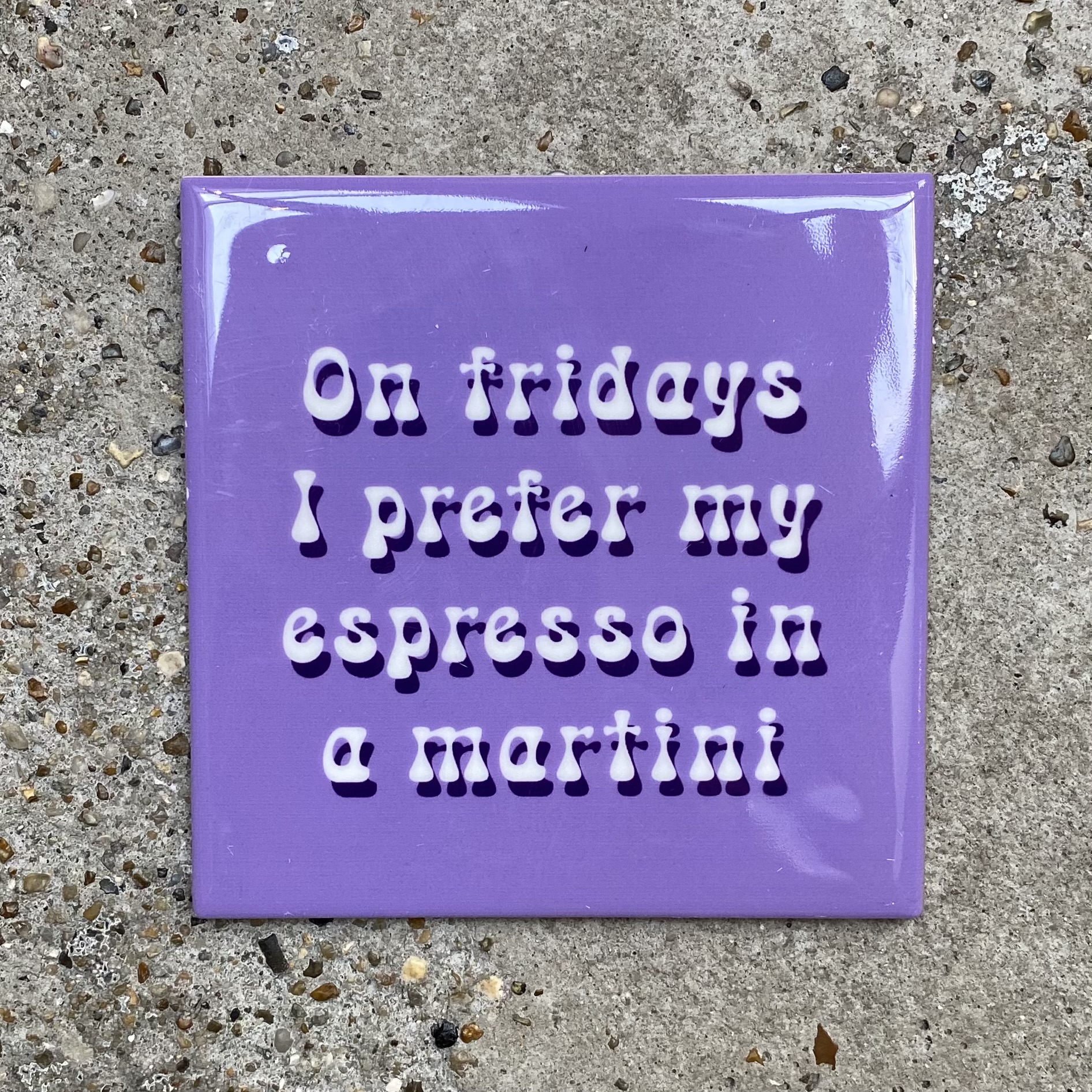 Tegeltje lila "On fridays I prefer my espresso in a Martini"