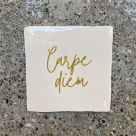 Tegeltje crème “Carpe diem"
