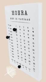 Houten kalender "HOERA het is vandaag"