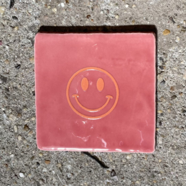 Tegeltje roze smiley