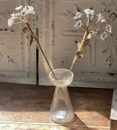 Bloem van kraaltjes metaal