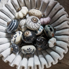 Knop Q08 crème met stipjes
