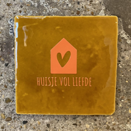 Tegeltje oker "huisje vol liefde"