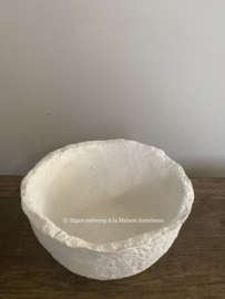 Papier-maché kom, eigen label, kleur wit