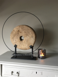 Metalen ornament /ring op voet, 60 cm.