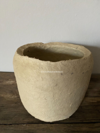 Stoere pot van papier mache