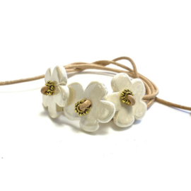 Armband echt leer met keramiek bloemen wit