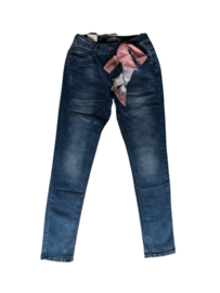 Monday jeans met sjaal