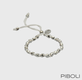 Zijden armband met facetkralen