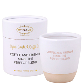 Sojakaars in koffiekop "Coffee and Friends"