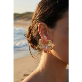 Oorstekers Bloem Goudkleur met Roze RVS  Waterproof & Hypoallergeen