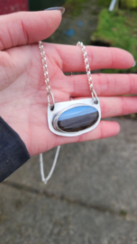 HANGER MET BLAUWE OPAAL