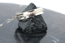 Ring with hammered band