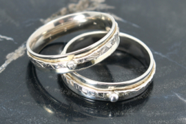 Ring with hammered band