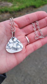 HANGER MET BLAUWE OPAAL