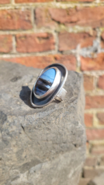 RING MET BLAUWE OPAAL