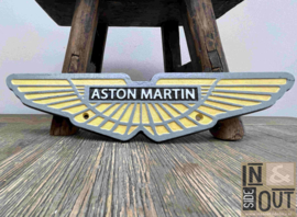 Aston Martin - Britischer Sportwagen - Logo aus Gusseisen
