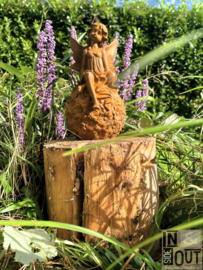 Elfje rustend op een bloemenbol | Gietijzer |