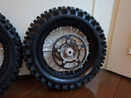 KTM SX 65 / HUSQVARNA TC 65 / GASGAS MC 65 COMPLETE SET WIELEN MET DIKKE MITAS BANDEN EN BIBMOUSSE 2016-2026 14/12 INCH GEBRUIKT
