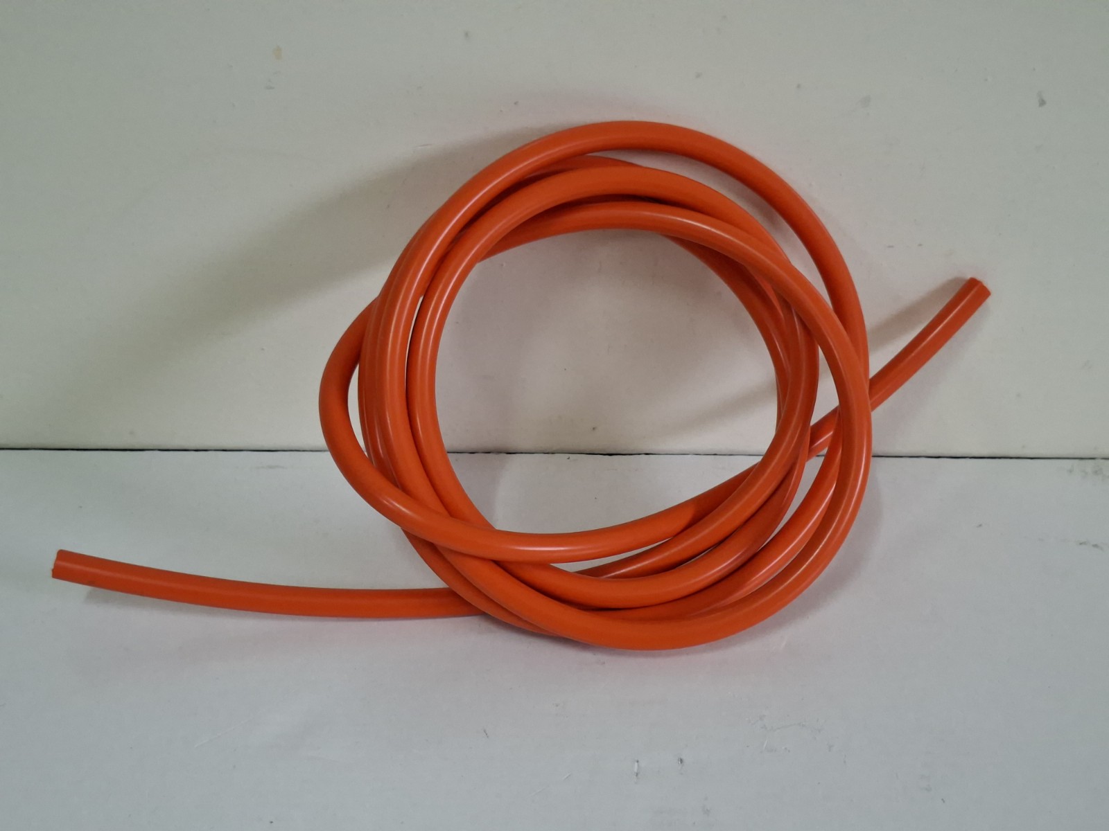 BENZINESLANG ORANJE 3MM OVERLOOPSLANG LENGTE 2 METER