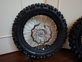 KTM SX 65 / HUSQVARNA TC 65 / GASGAS MC 65 COMPLETE SET WIELEN MET DIKKE MITAS BANDEN EN BIBMOUSSE 2016-2026 14/12 INCH GEBRUIKT