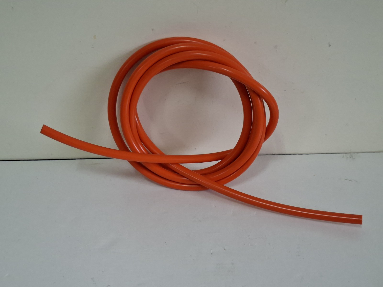 BENZINESLANG ORANJE 3MM OVERLOOPSLANG LENGTE 2 METER
