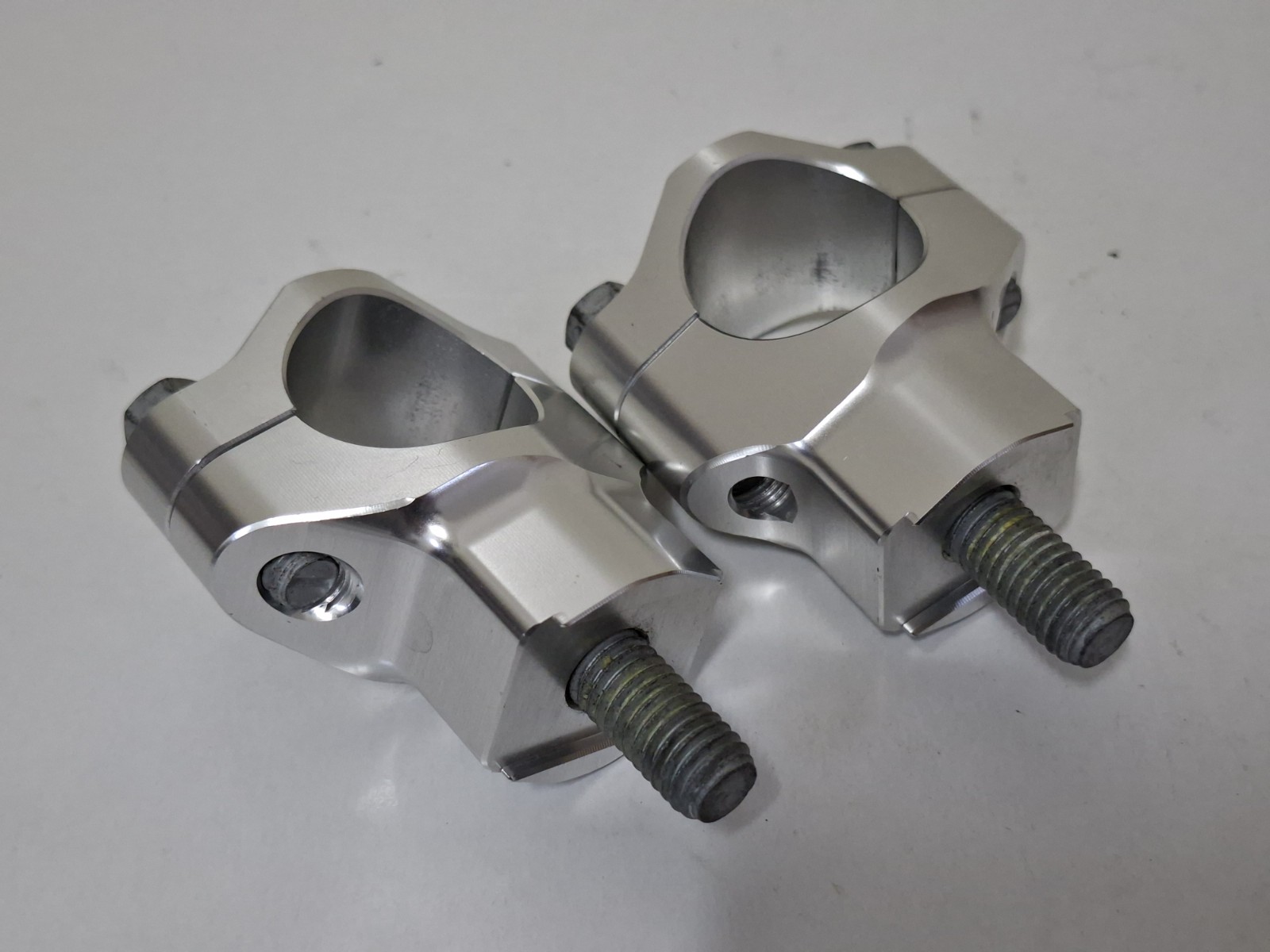 ORIGINELE STUURKLEMMEN 28MM  KTM SX 85  / HUSQVARNA  TC 85 / GASGAS MC 85   2013-2025 GEBRUIKT