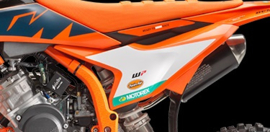 KTM SX 50 FACTORY EDITION  ZIJPANEEL / NUMMERBORD LINKS  2024-2025 NIEUW