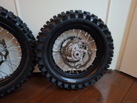 KTM SX 65 / HUSQVARNA TC 65 / GASGAS MC 65 COMPLETE SET WIELEN MET DIKKE MITAS BANDEN EN BIBMOUSSE 2016-2026 14/12 INCH GEBRUIKT