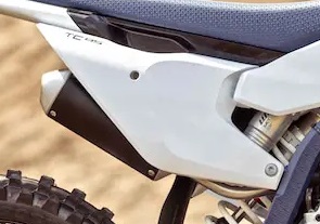 HUSQVARNA TC 85 ORG. FILTERCOVER RECHTERZIJDE / NUMMERBORD 2025 NIEUW