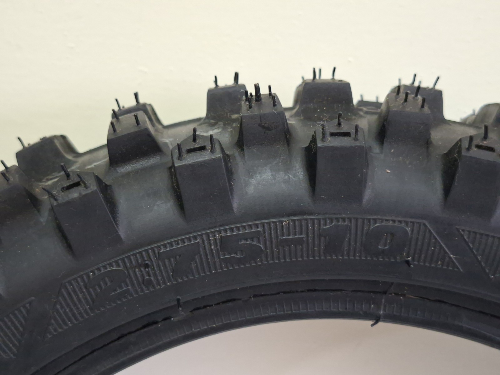 KTM SX 50/ HUSQVARNA TC 50 / GASGAS MC 50 MAXXIS MAXCROSS SI  2.75-10  ACHTERBAND NIEUW DEMO