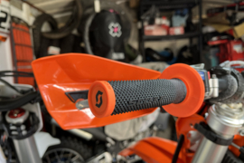 KTM SCOTT LOCK ON HANDVAT SET ZWART / ORANJE